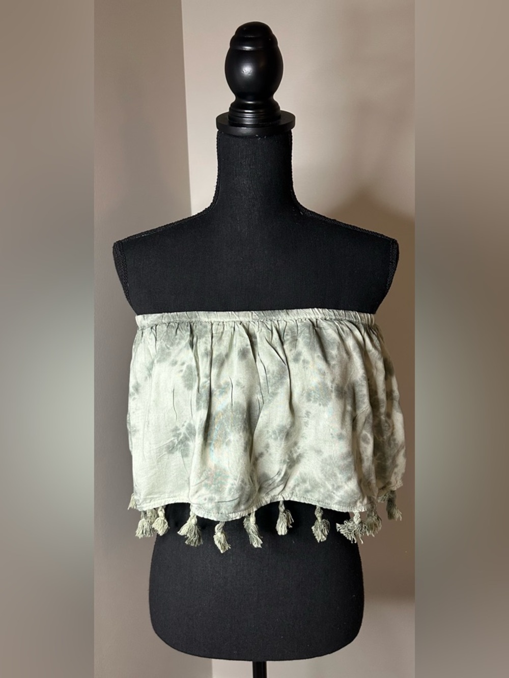 NWT! Body Glove Off-Shoulder Tassel Hem Crop Top in Sage Green